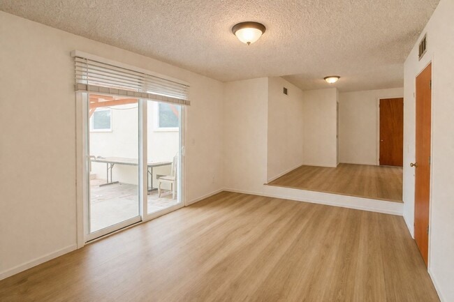 Building Photo - 4-Bedroom House with Fenced Backyard **Fresh Paint and New Flooring