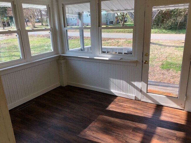 Building Photo - Charming 1920s Bungalow Steps from Downtown Mebane!