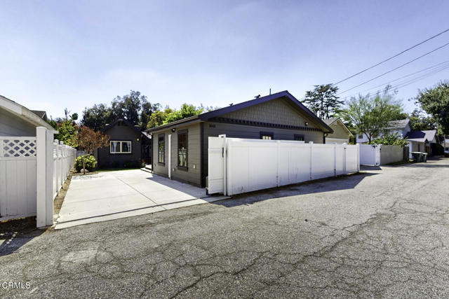 Building Photo - 1845 Las Lunas St