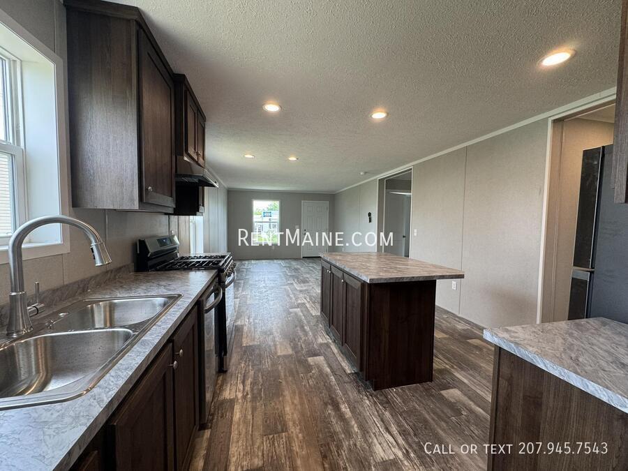 Building Photo - 111 H St