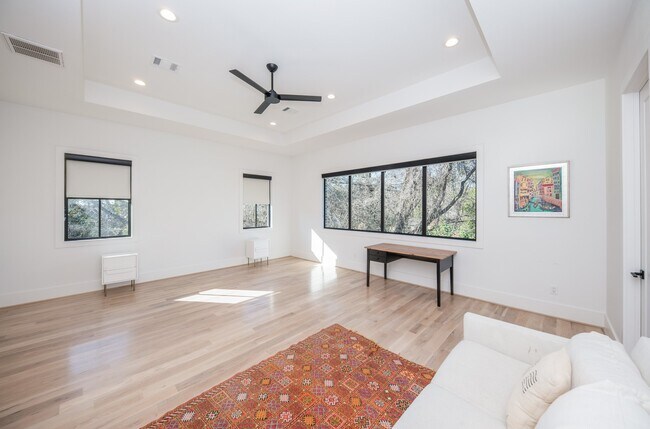 Building Photo - 2501 Julian St