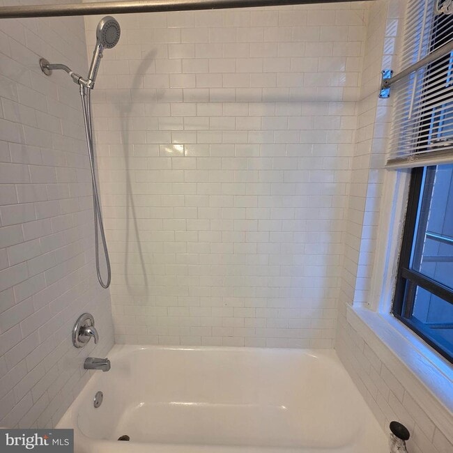 Building Photo - 1324 Locust St