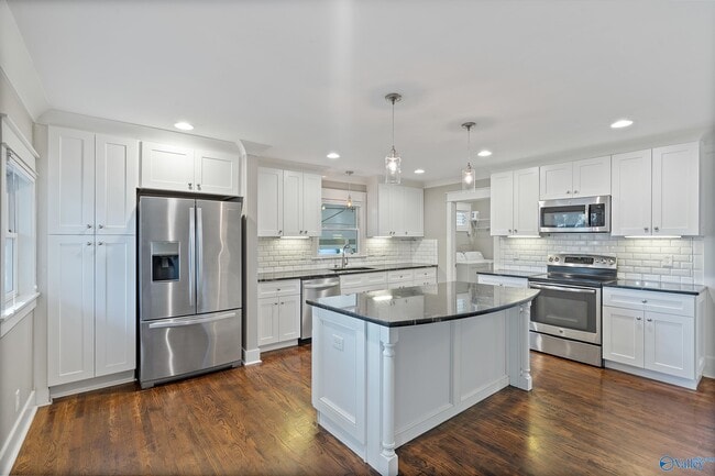 Building Photo - 1706 McCullough Ave NE