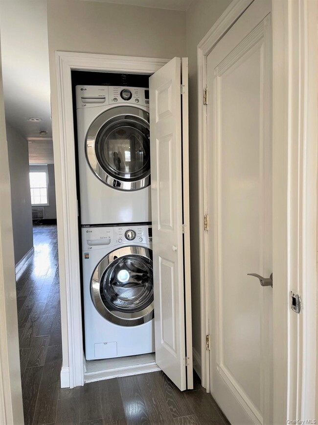 Building Photo - 205-30 Brian Crescent