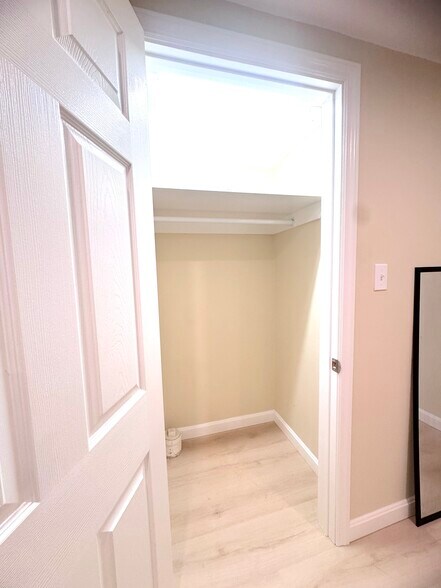 Building Photo - 39 Cottage St