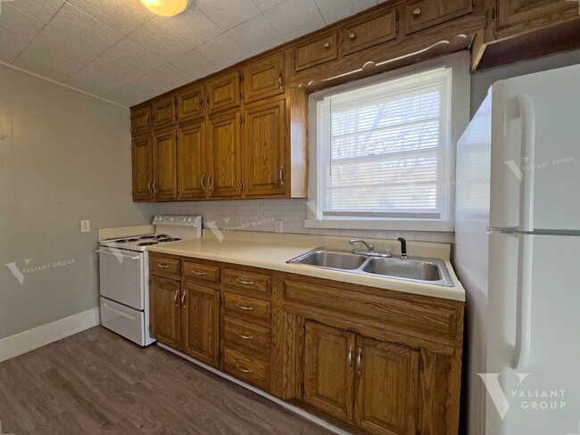 Building Photo - Cozy Two-Bedroom, One-Bath Home in West Ce...