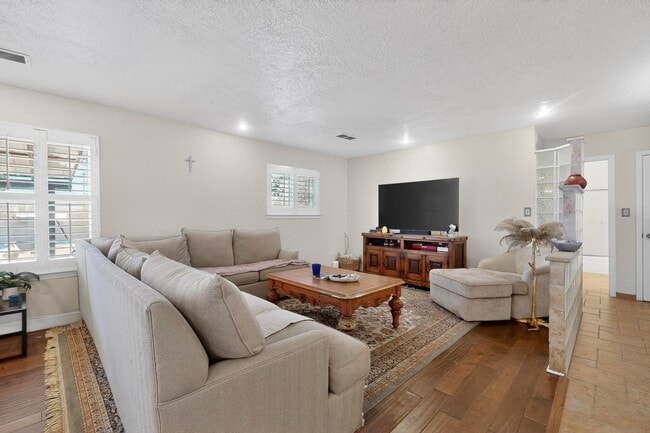 Building Photo - 6500 Martin Ct NE