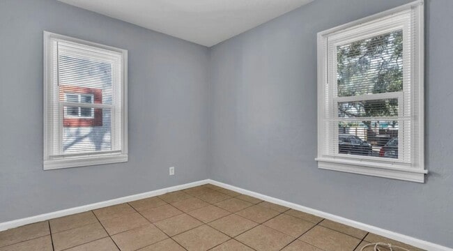 Building Photo - 3060 21st Ave S