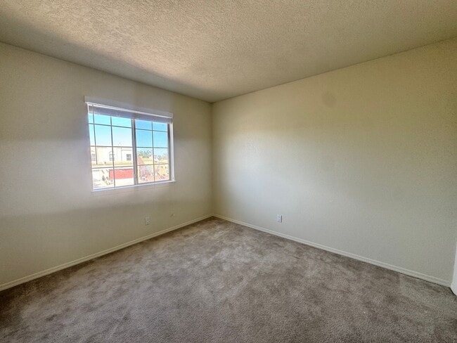 Building Photo - Beautiful 3 bedroom 2.5 bathroom NW Albuquerque.