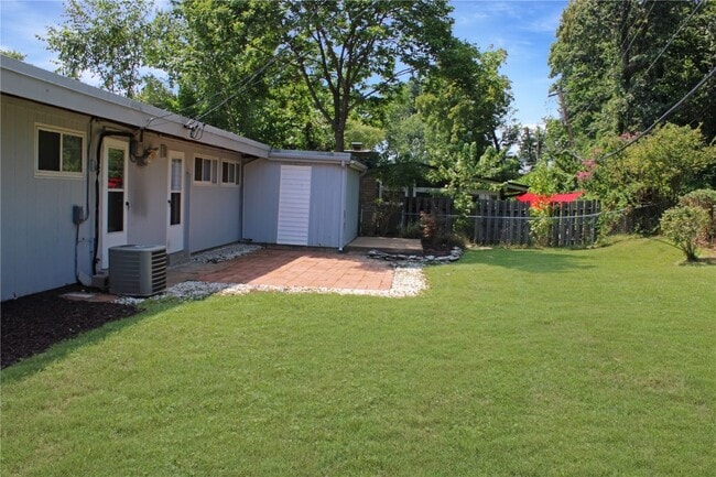 Building Photo - 613 Fieldcrest Dr