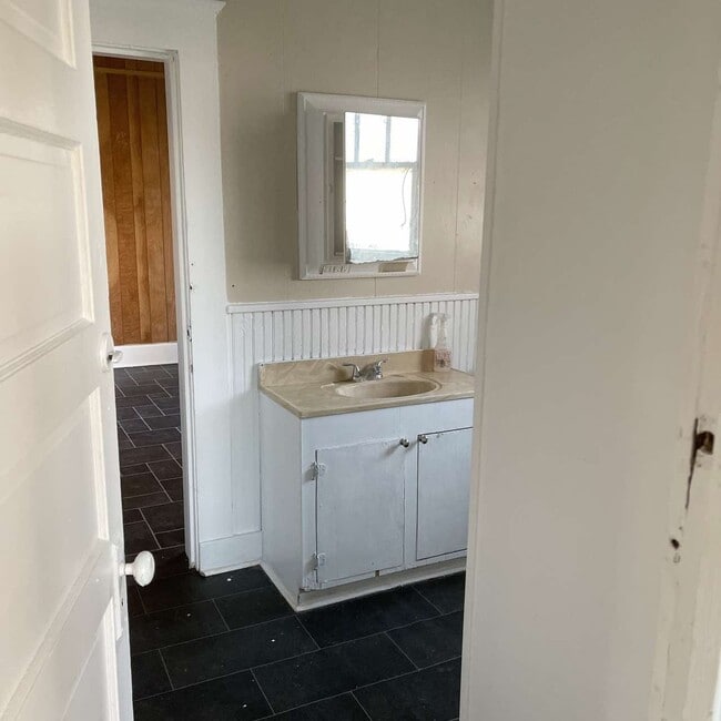 Building Photo - 2812 Gordon Ave