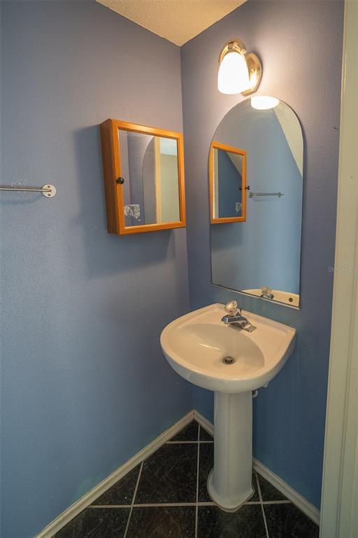 Building Photo - 1250 Redondo Way