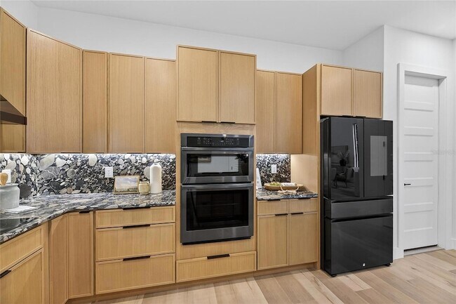 Building Photo - 2335 Oak Terrace