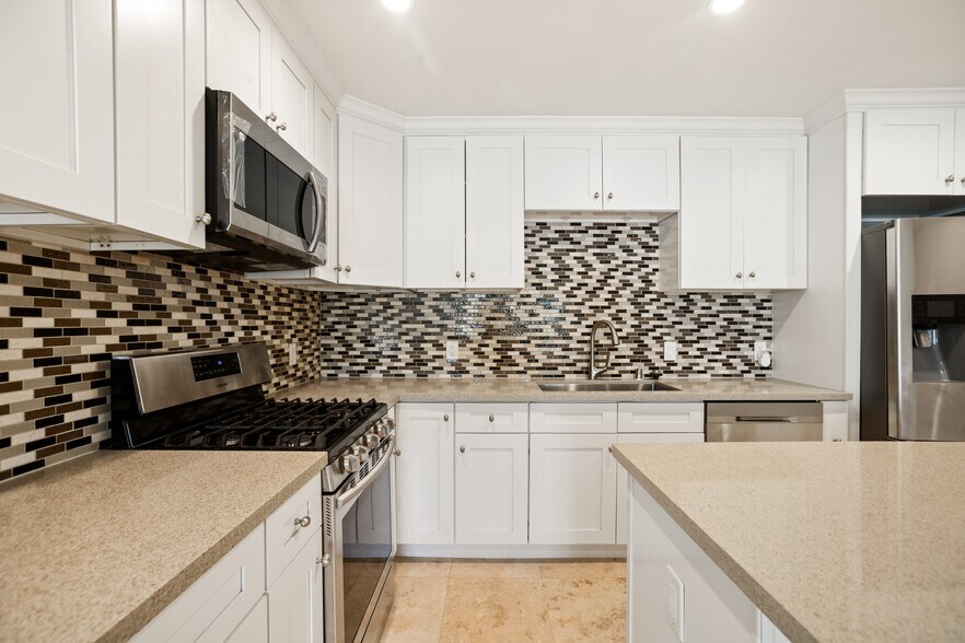 Building Photo - 2653 Tilden Ave