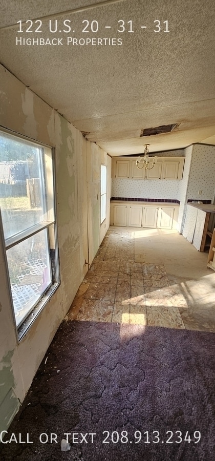 Building Photo - 122 US-20