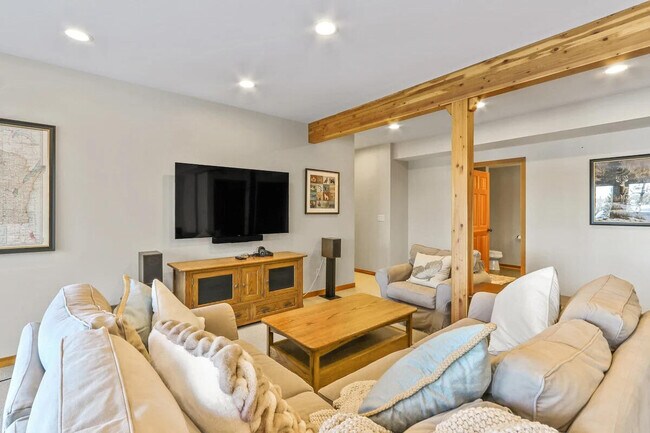 Building Photo - N7487 E Lakeshore Dr