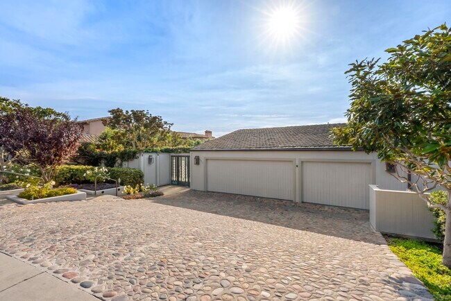 Building Photo - 8510 El Paseo Grande