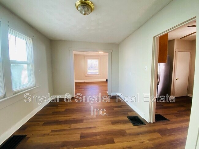 Building Photo - 748 Merton Ave