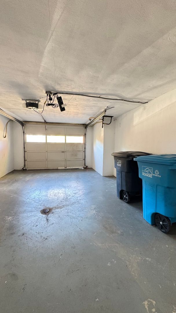 Building Photo - Heart of South Roanoke-3120 Stoneridge Road