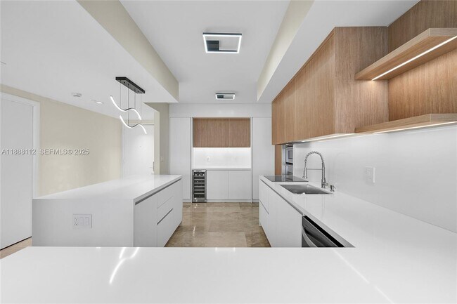 Building Photo - 1800 S Ocean Dr