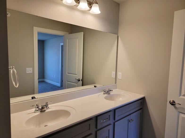 Building Photo - 227 Sage Blvd