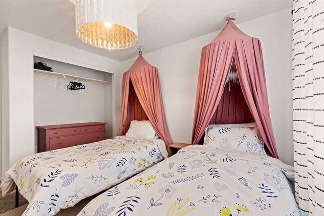 Building Photo - 347 S 10th Ave