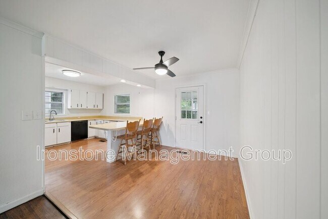 Building Photo - 219 E 45th Ct