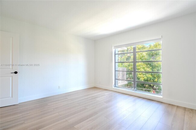 Building Photo - 1220 71st St