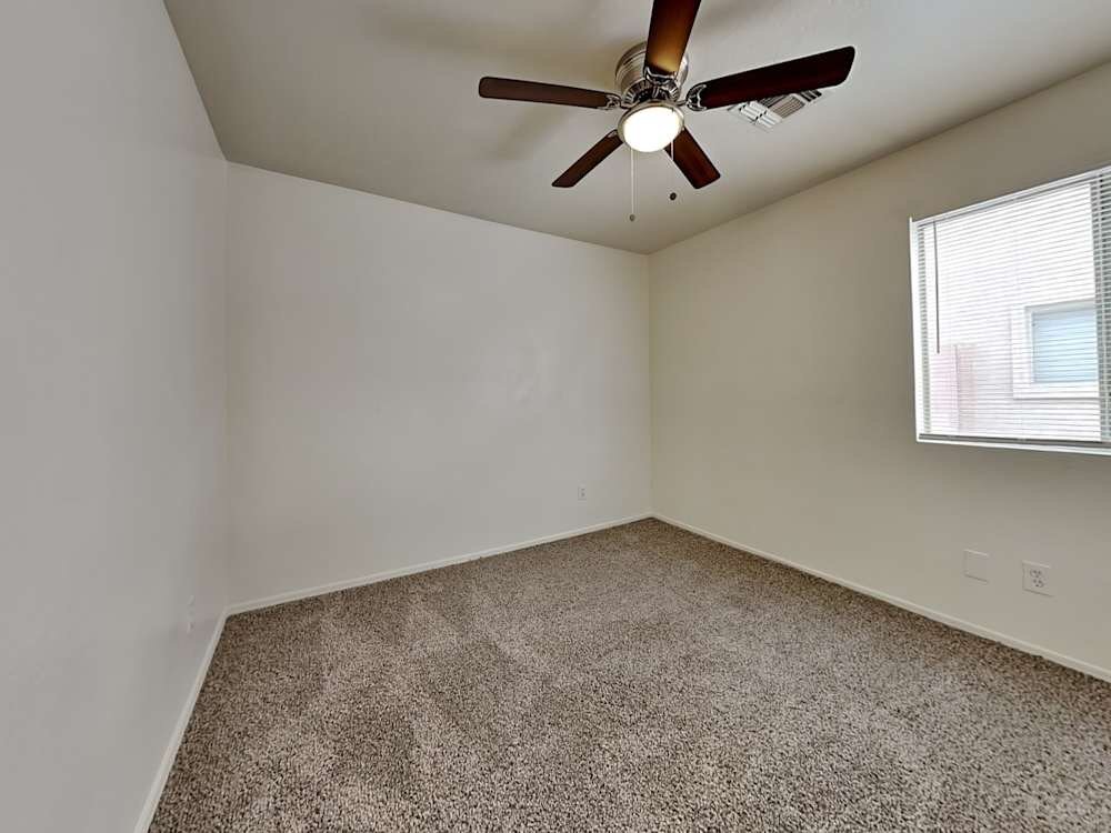 Building Photo - 5903 S 32nd Ln