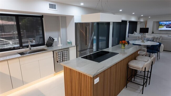 Building Photo - 1240 NE 27th Terrace