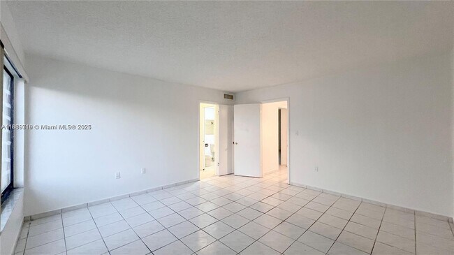 Building Photo - 1650 SW 125th Ct