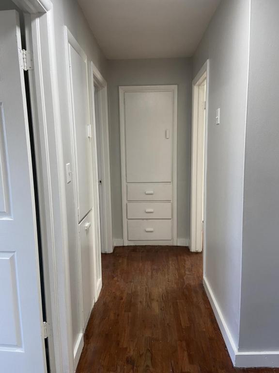 Building Photo - 1830 E 18th St