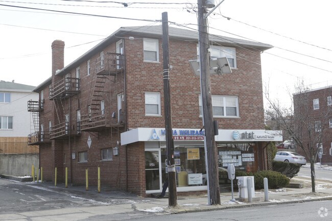 Building Photo - 100 Broad Ave