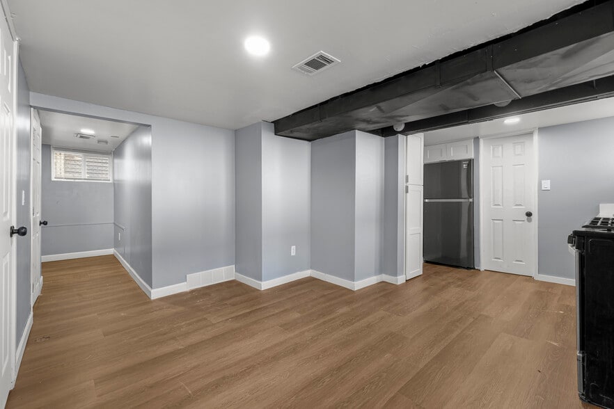 Building Photo - 425 Vester St