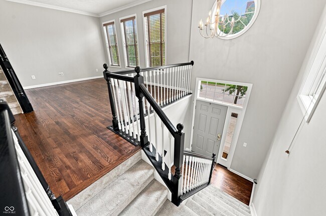 Building Photo - 353 Autumn Dr
