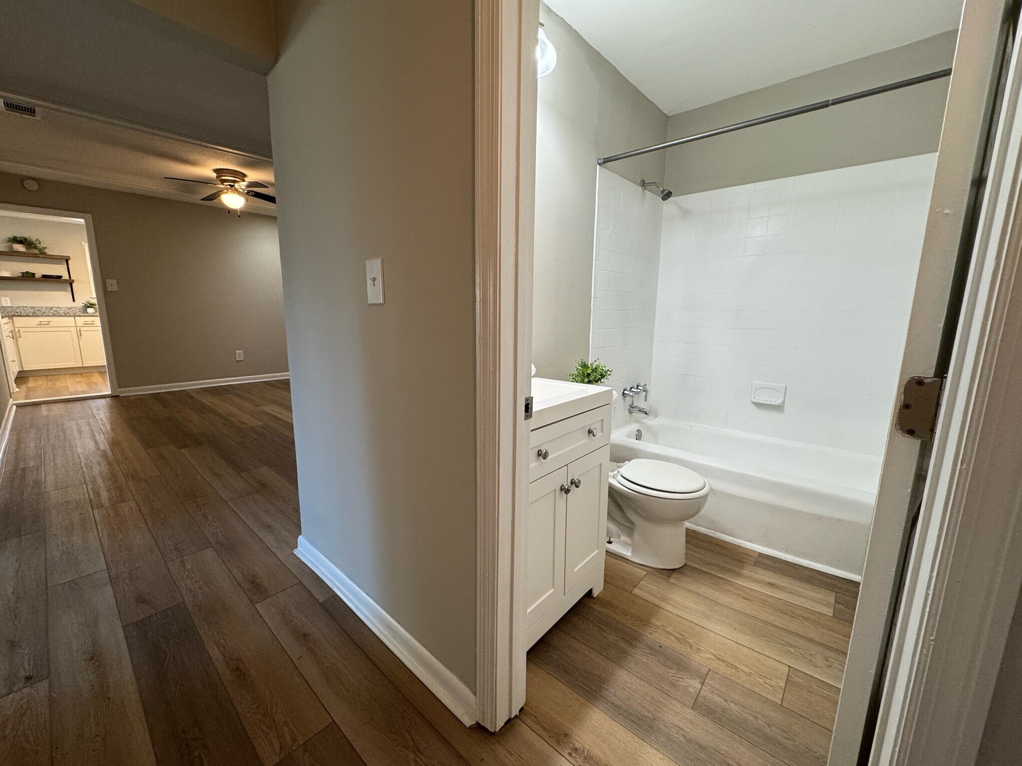 Building Photo - 2052 E 42nd St