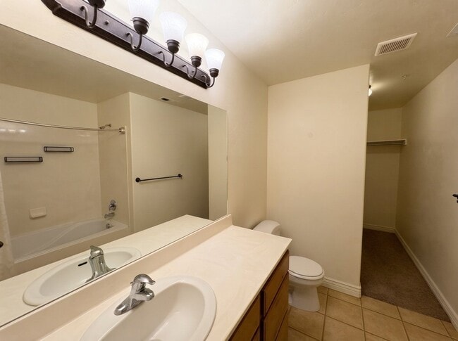 Building Photo - 425 S 2220 W
