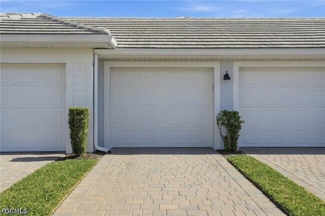 Building Photo - 14204 Heritage Landing Blvd