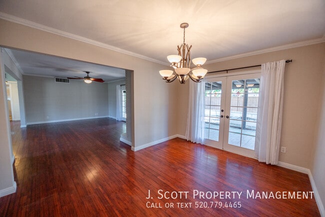 Building Photo - 723 W Cactus Wren Dr
