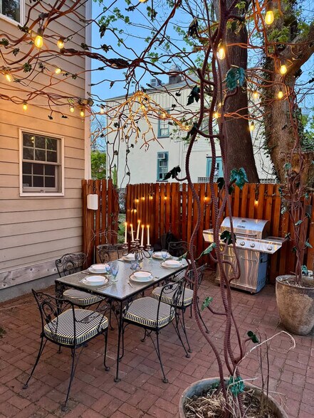 Building Photo - 15 Ferry St