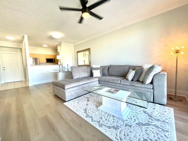 Building Photo - 616 Clearwater Park Rd