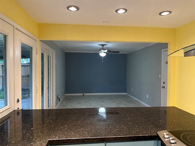 Building Photo - 3815 Gardendale Dr