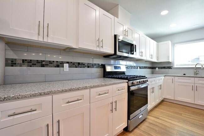 Building Photo - 1209 N Essex Ave