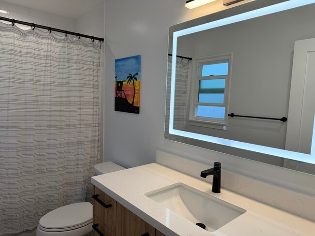 Building Photo - 544 8th St