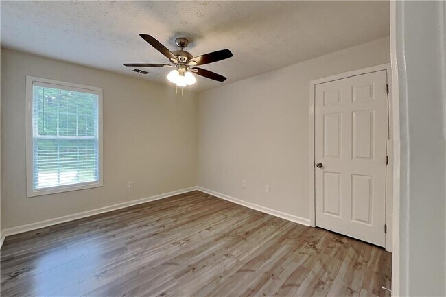 Building Photo - 2800 Alcovy River View