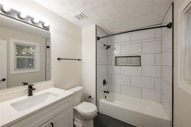 Building Photo - 237 Park Ave