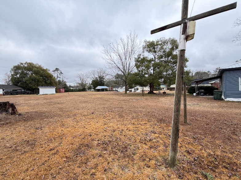 Building Photo - 205 Baker St