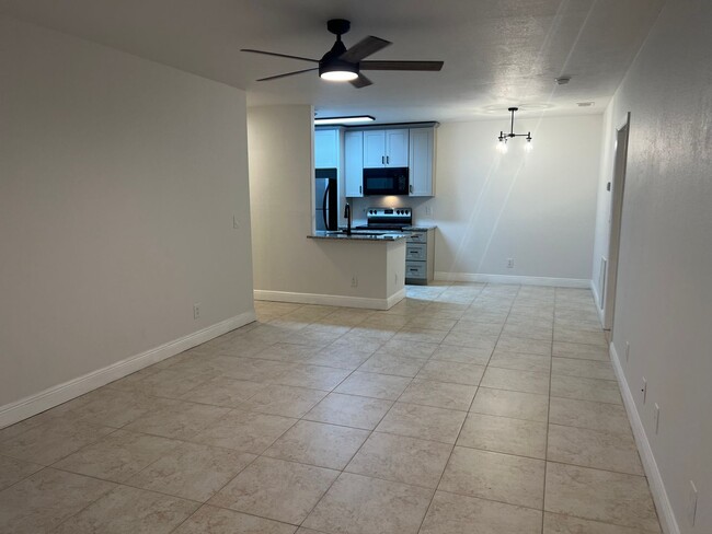 Building Photo - Gorgeous Remodeled First Floor Condo at Pl...