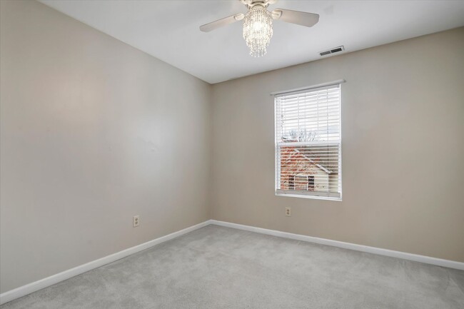 Building Photo - Spacious 2-Bedroom Townhome in St. Charles...