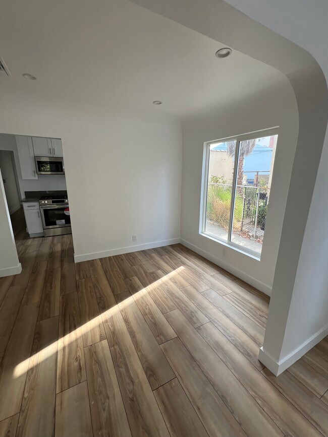 Building Photo - 3619 Edenhurst Ave